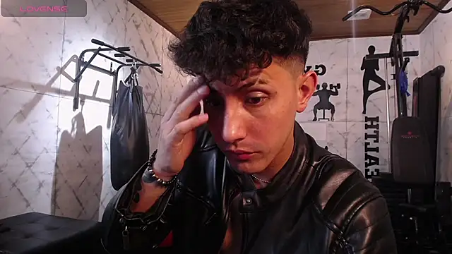 kamal_wolff: διαδικτυακό σόου στην κάμερα