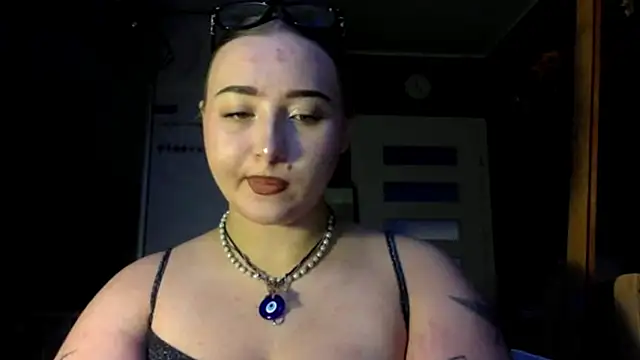 Show modela AriaWet na web-kameri