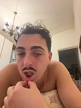 ombra99 Show in webcam