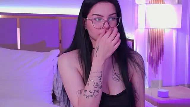 CindyMil Adlı Modelin Canlı XXX Sohbeti