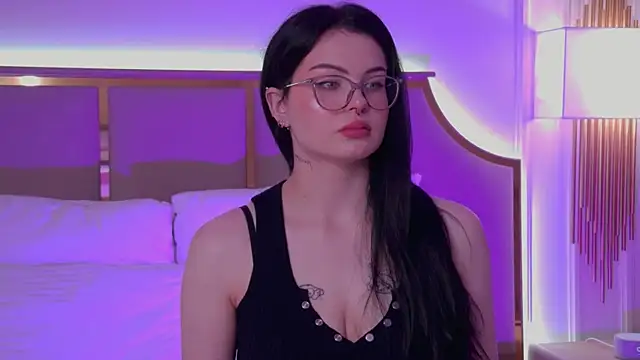 دردشة CindyMil الجنسية المباشرة