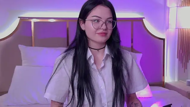 CindyMil XXX чат на живо