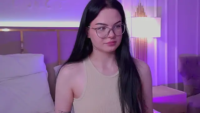 دردشة CindyMil الجنسية المباشرة