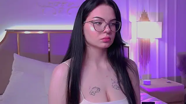 CindyMil XXX чат на живо