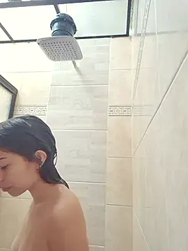IrisBound Pertunjukan Webcam