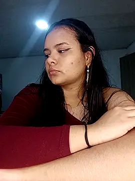 Emily_Rouse23のライブXXXチャット