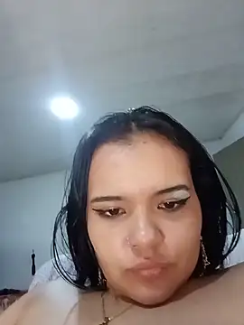 Emily_Rouse23 élő XXX-chatje