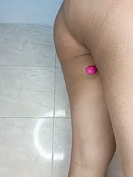 Emily_Rouse23のライブXXXチャット