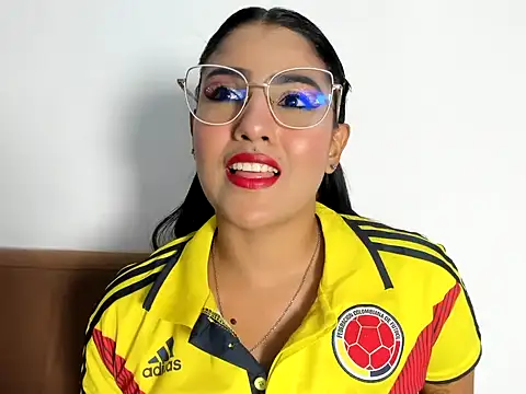 TatyGomez_'s Live XXX Chat