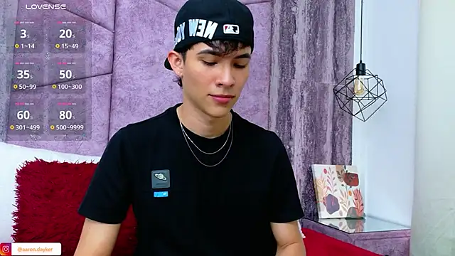 AronTawers Webcamshow
