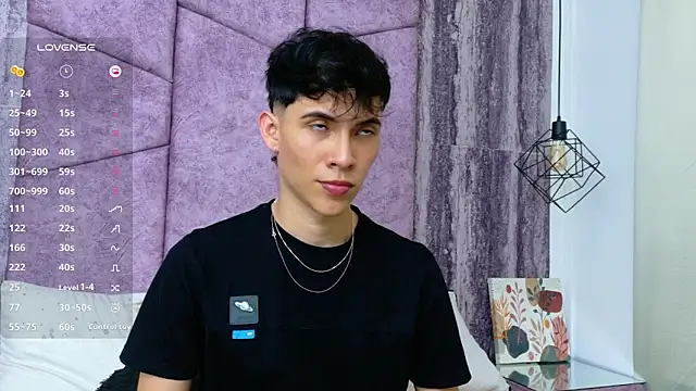 AronTawers Show in webcam
