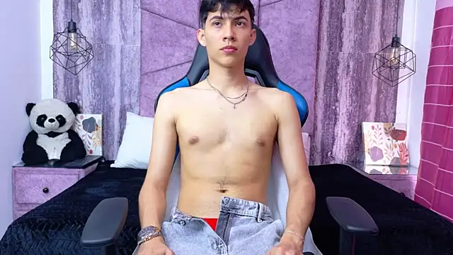 AronTawers Webcam show