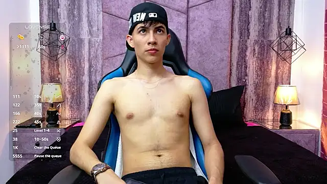 AronTawers Show in webcam