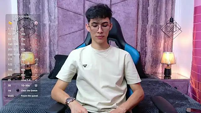 AronTawers 网络视讯表演