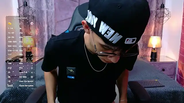 AronTawers 网络视讯表演