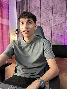 AronTawers Show in webcam