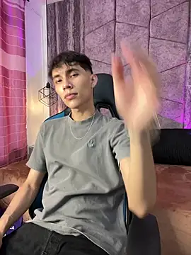 AronTawers Show in webcam