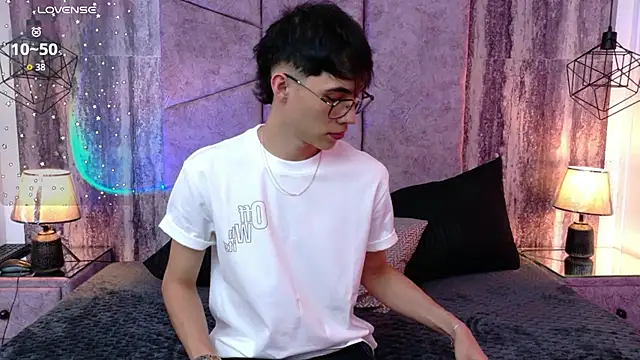 AronTawers 在線直播表演