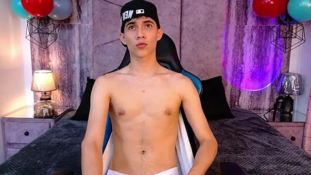 AronTawers webcam show