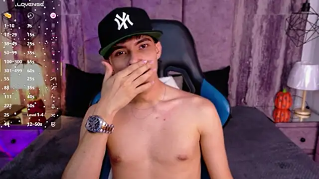 AronTawers Show in webcam