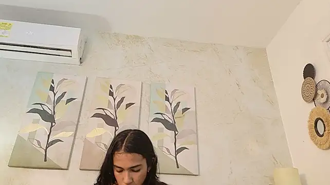 Chat +18 de emily_gaviria1 ao vivo
