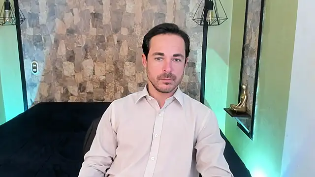 Adams_Sanz: διαδικτυακό σόου στην κάμερα