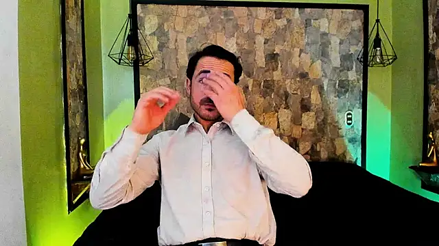 Adams_Sanz: διαδικτυακό σόου στην κάμερα