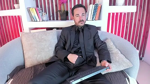 Adams_Sanz: διαδικτυακό σόου στην κάμερα
