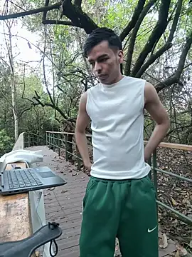 The_Conquer: διαδικτυακό σόου στην κάμερα