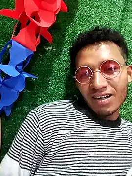 rouse_lux's Webcam Show