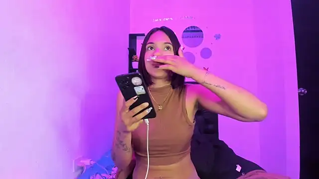 sapphire_brown20's Live XXX Chat