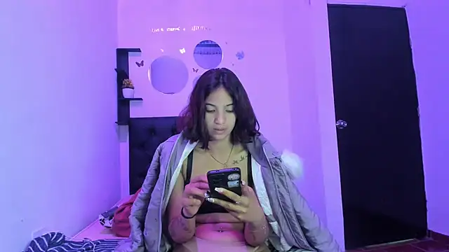 צ'אט XXX בשידור חי של sapphire_brown20