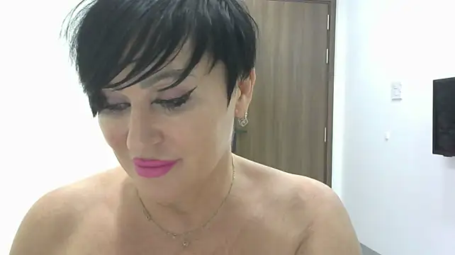 צ'אט XXX בשידור חי של Kleotempt