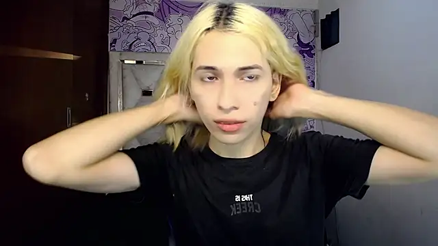 Larry_craft Show in webcam