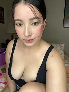 Estelle_Noir Chat XXX in diretta