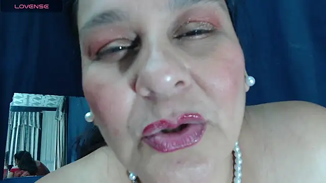 Sharlot_curvy 라이브 XXX 채팅