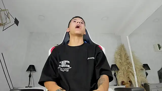 عرض كام DylanRoyce_