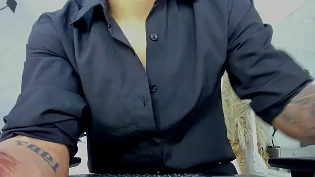 Chatroom XXX en direct de DylanRoyce_