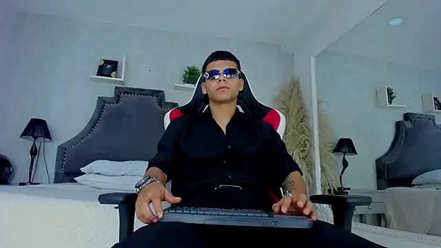 عرض كام DylanRoyce_