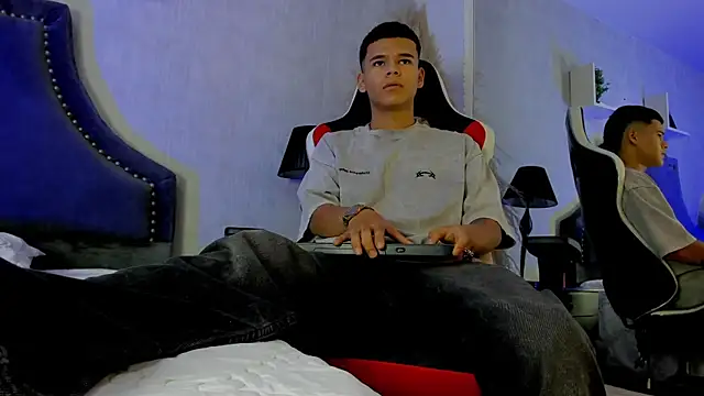 عرض كام DylanRoyce_
