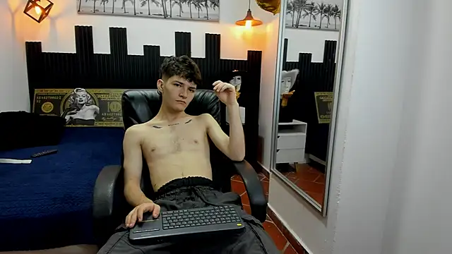 trevor_mob Adlı Modelin Web Kamerası Şovu