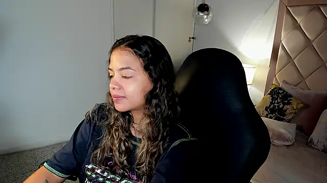 dulce_lyraa1's Live Chat Room