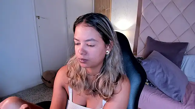 dulce_lyraa1's Live XXX Chat