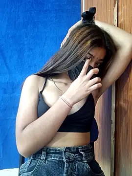 Pokazy przed kamerką – Sexy_aakansha