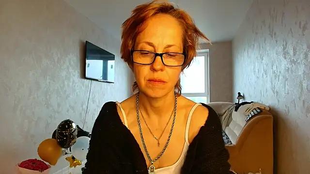 LioraWeiss' Live XXX Chat