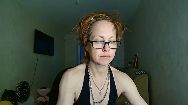 LioraWeiss' Live Chat Room