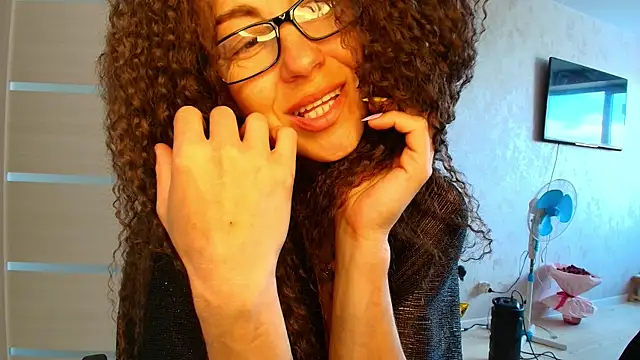 צ'אט XXX בשידור חי של LioraWeiss