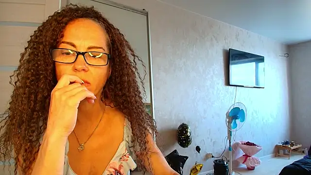 Chat XXX en directo de LioraWeiss