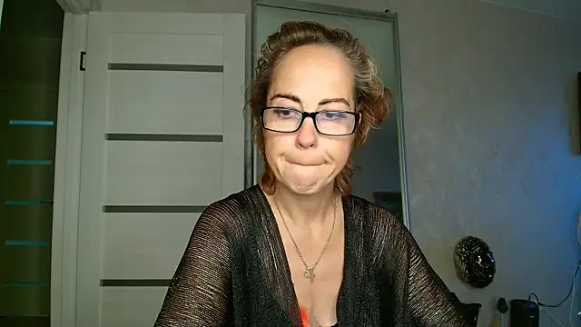 LioraWeiss live XXX chat