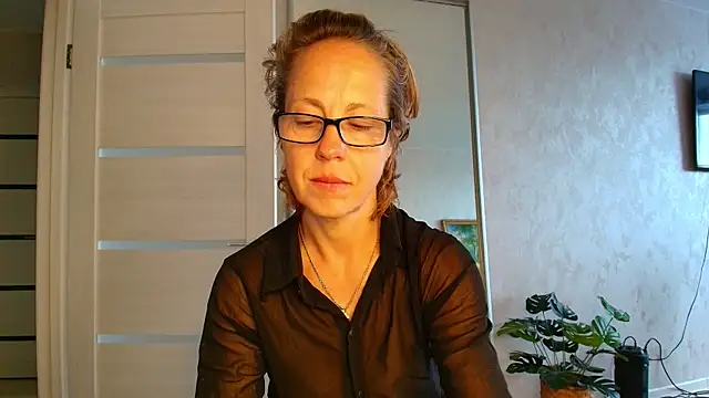 LioraWeiss' Live XXX Chat